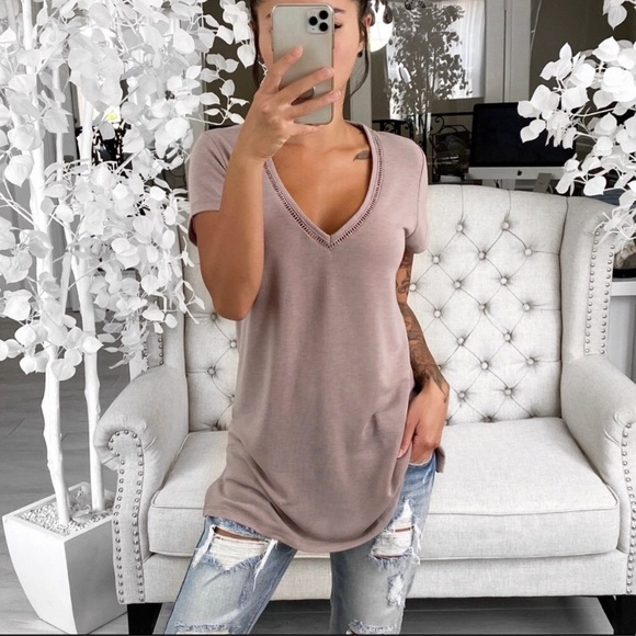 ekattire Tops - Taupe lightweight vneck top